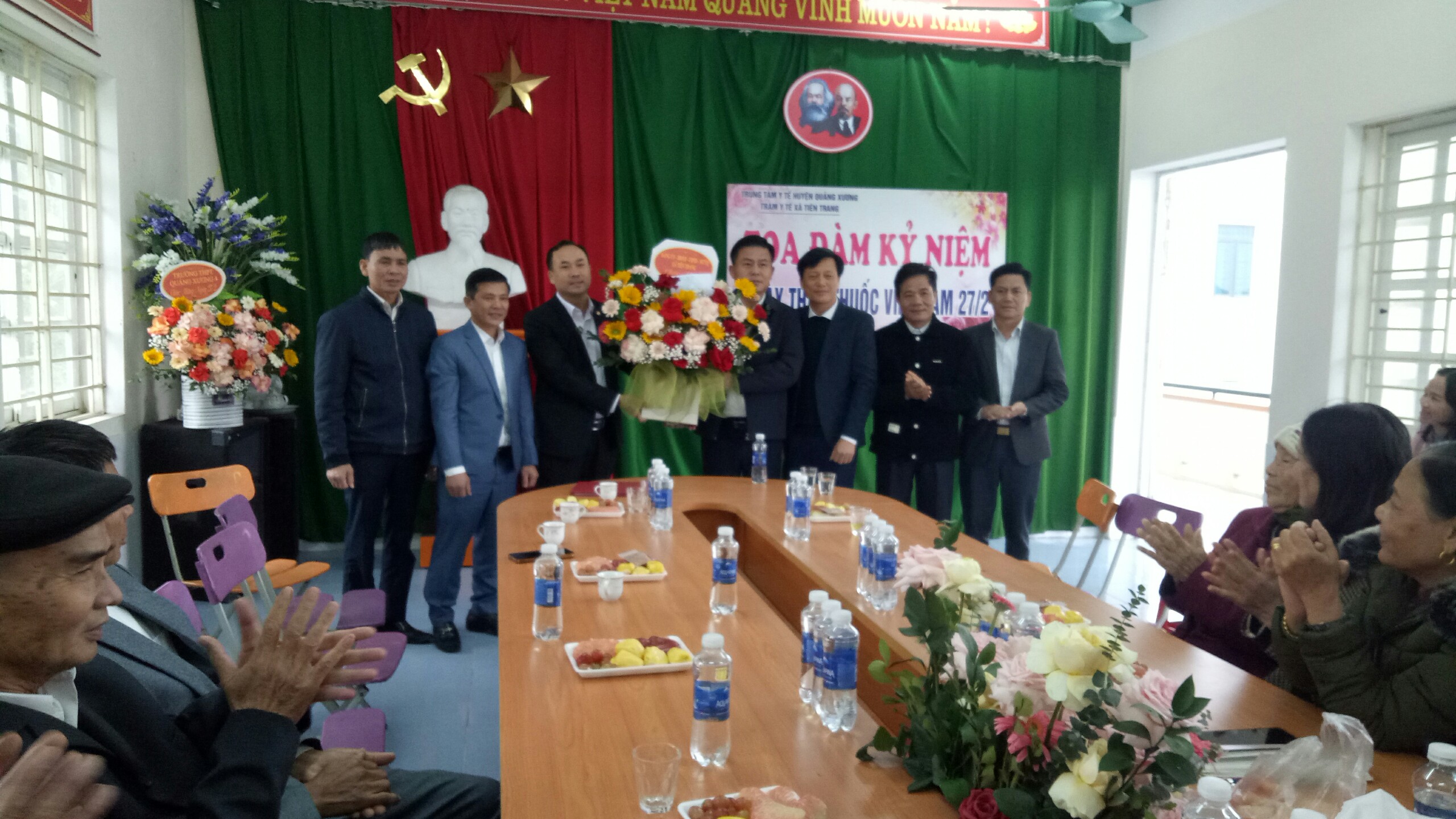 Lãnh đạo Đảng, chính quyền xã Tiên Trang chúc mừng ngày thầy thuốc Việt Nam